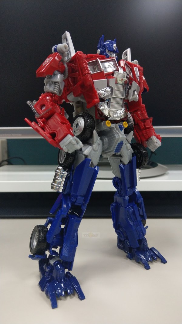 Bumblebee The Movie BB 02 Legendary Optimus Prime   In Hand Images Of TakaraTomy Exclusive Release  (33 of 40)